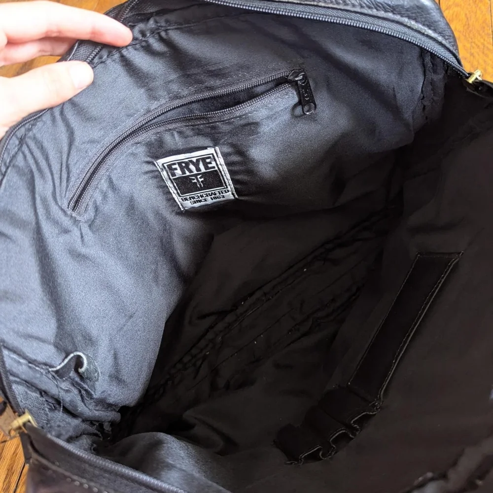 Leather Messenger Briefcase - Black